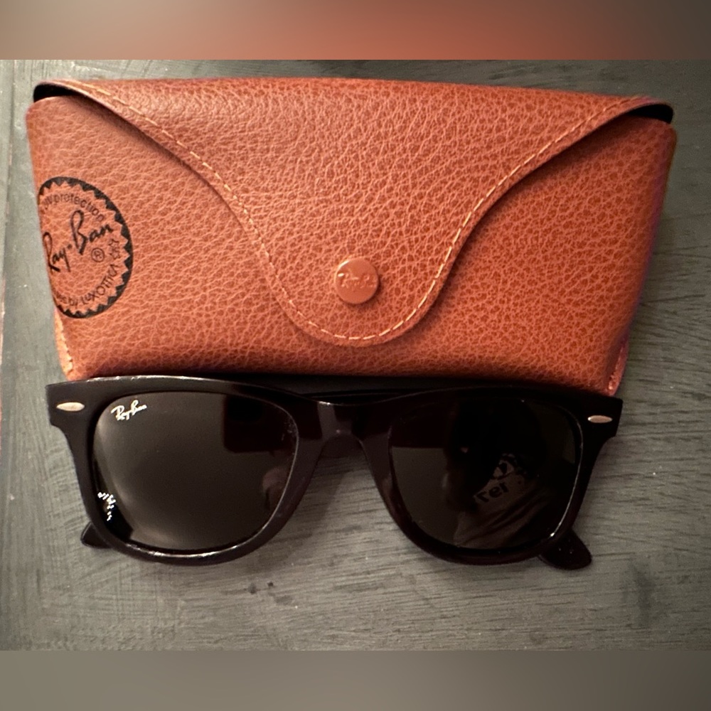 Ray Ban classic wayfarer sunglasses in black.